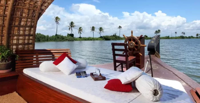 houseboat-honeymoon